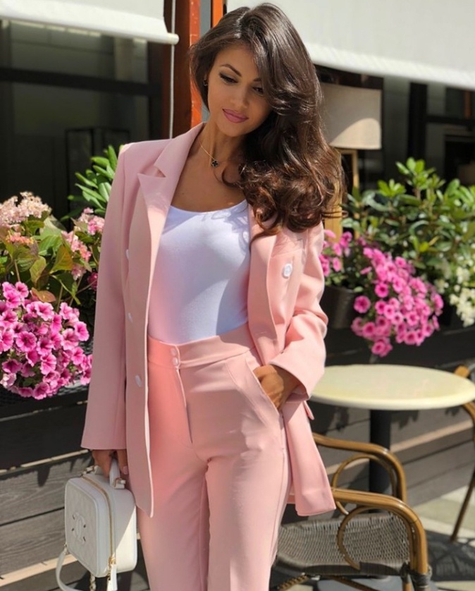 Want To Always Look Put-Together? Here's How Fashionista Alena Alena Does It!