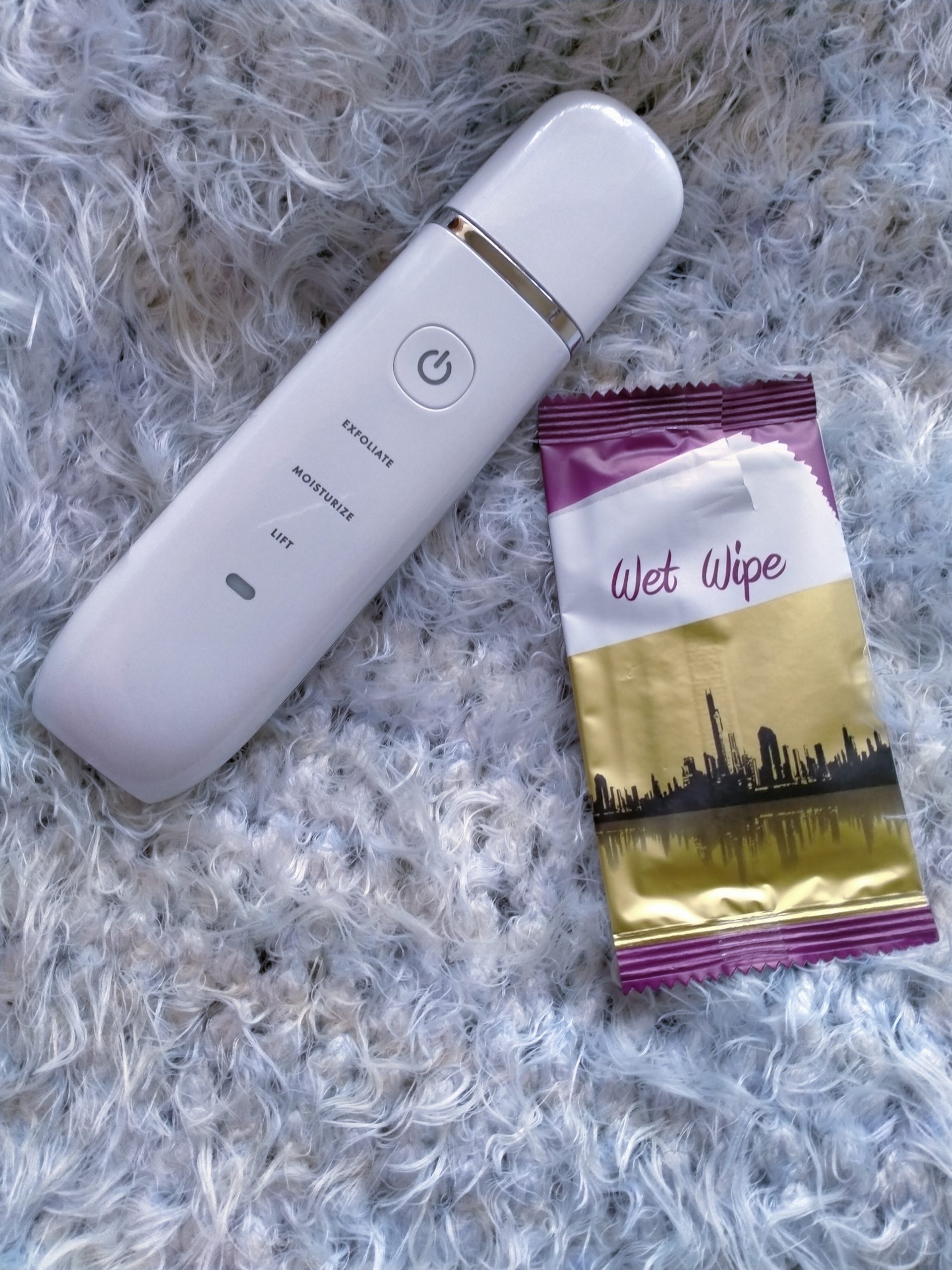 This Exfoliating & Lifting Wand Became a Game Changer With My Face