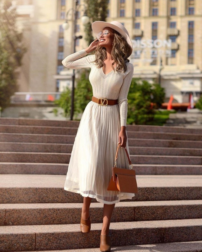 How to Style Vintage Dresses & Look Elegant