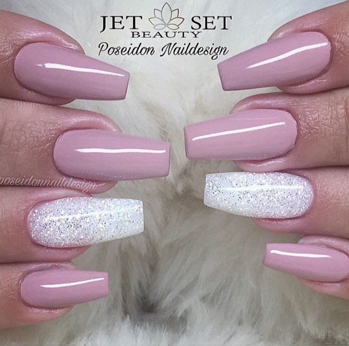 Stunning Mauve Nails For A Flawless Look