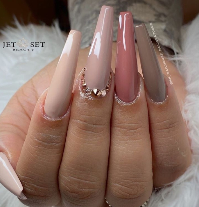 Stunning Mauve Nails For A Flawless Look