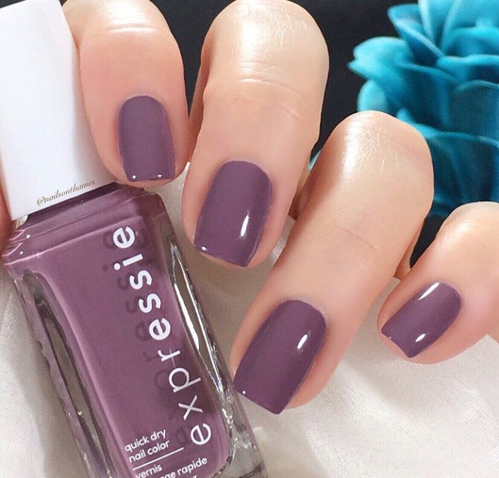 Stunning Mauve Nails For A Flawless Look