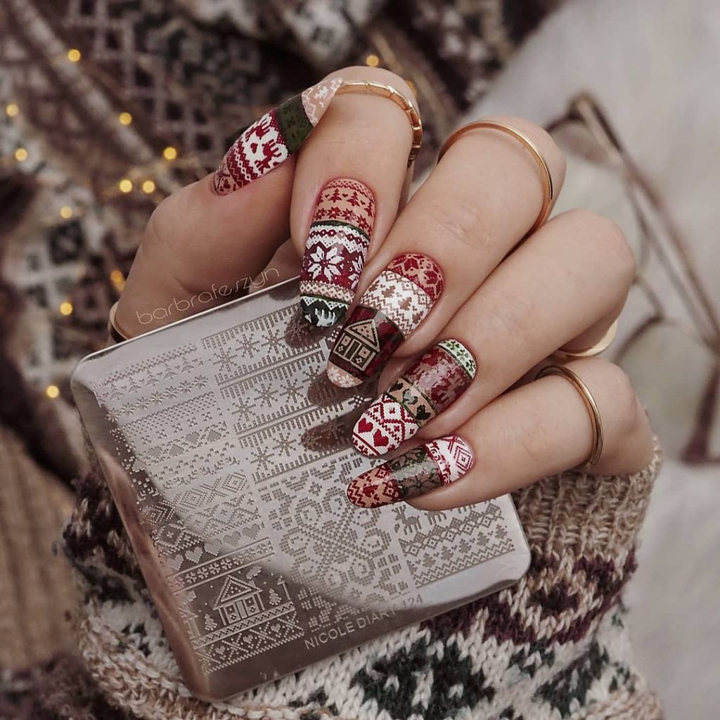 47 Best Christmas Nails Ideas and Inspo Art to Try in 2022
