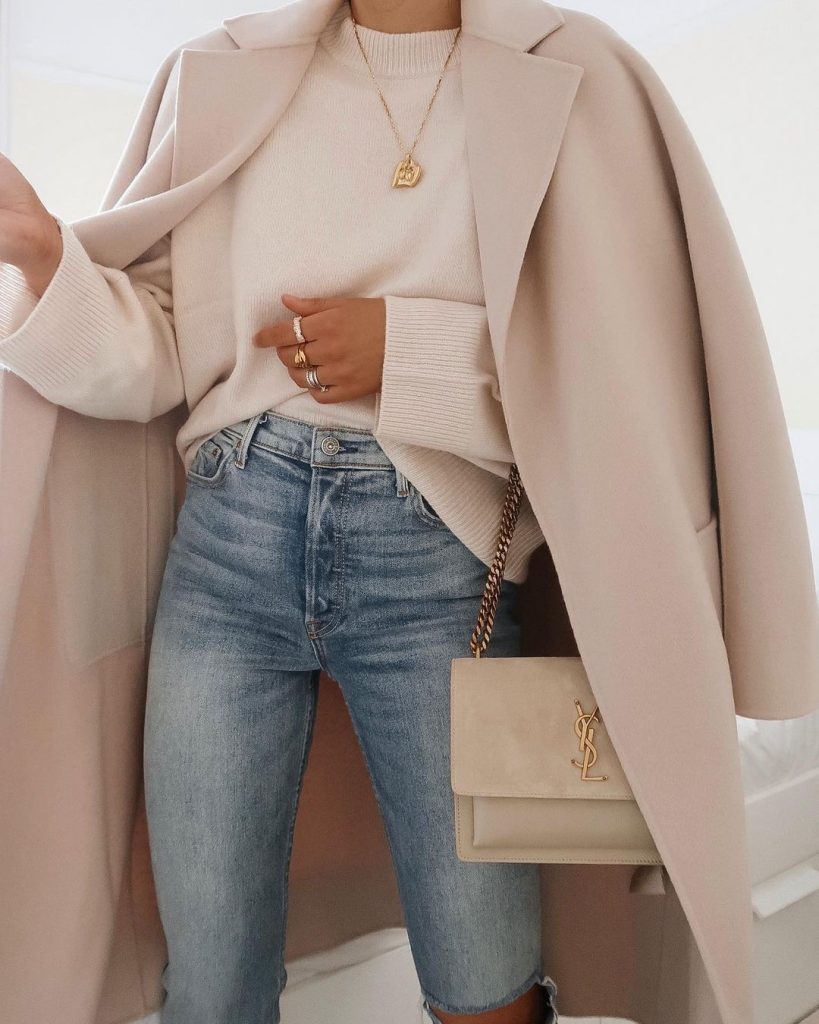 Stylish Oversized Sweater Outfits To Inspire Your Fall Wardrobe