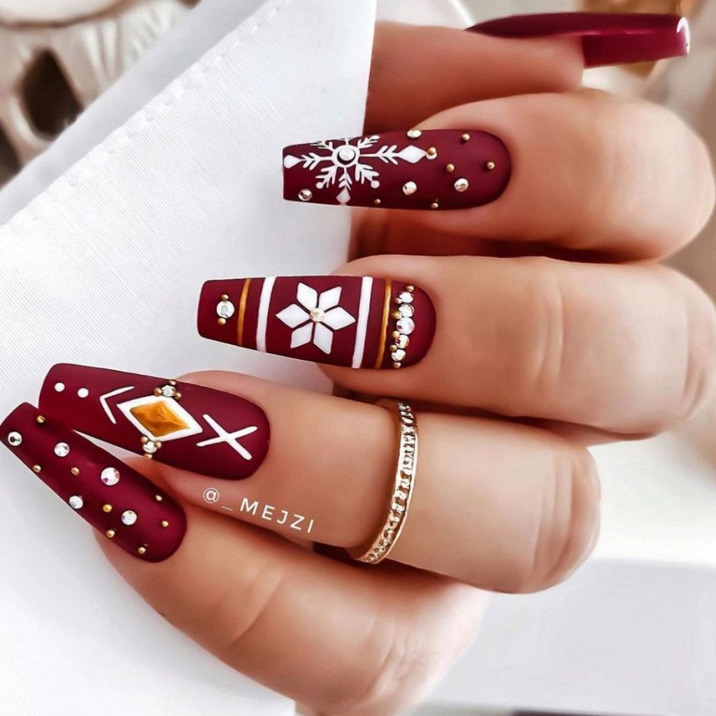 20 Cute Christmas Nail Designs You Need To Try  GlowingFem