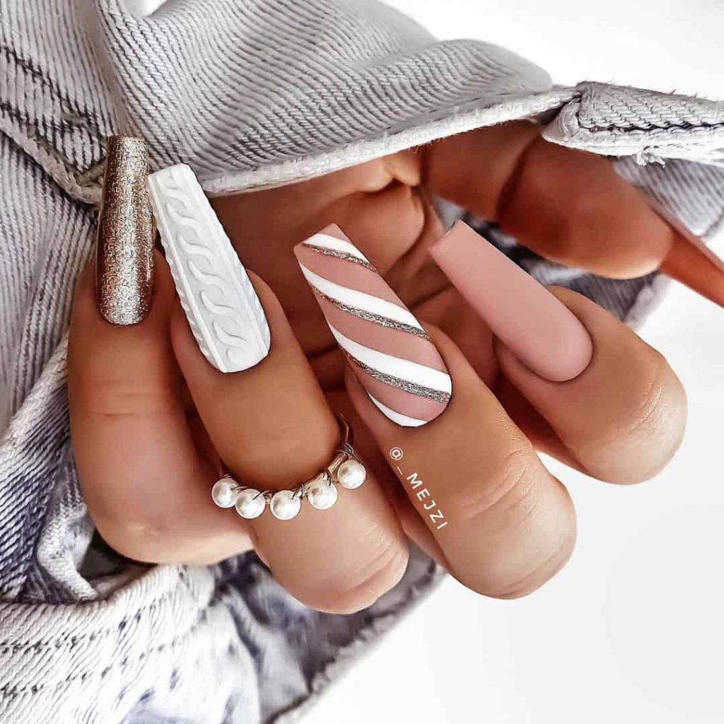 20 Cute Nude Nail Designs That Pair Well With All Outfits