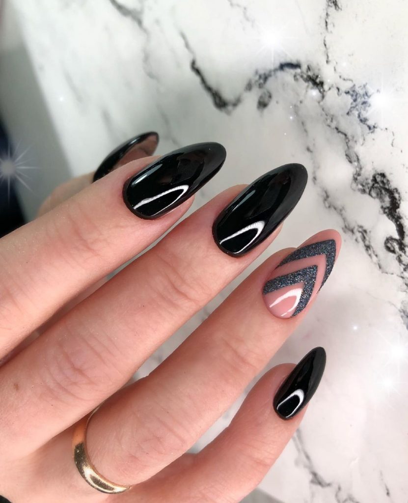 Steal These Cute Black Nail Designs