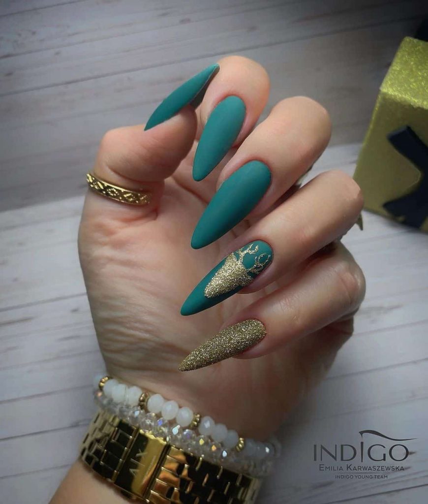 20 Gold Nail Designs Oh-So Perfect For The Holidays