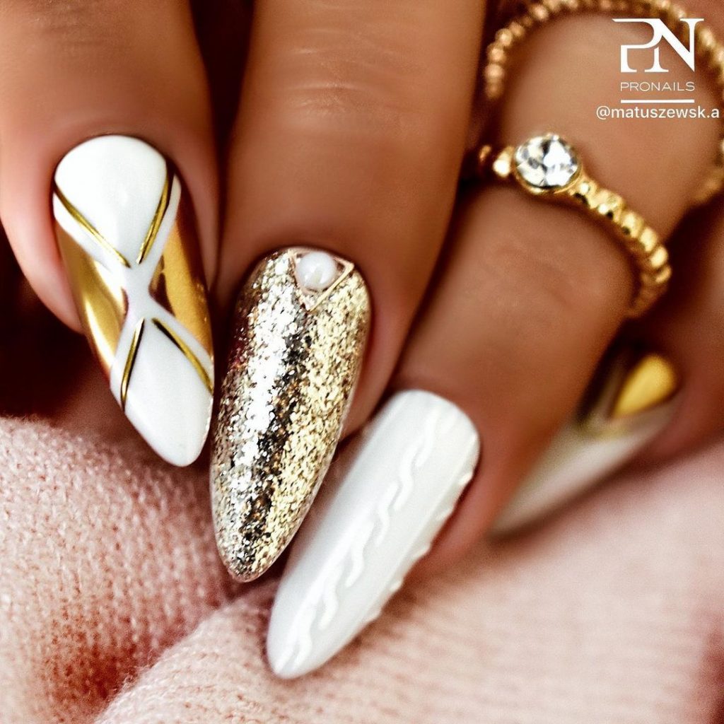 20+ Gold Nail Designs Oh-So Perfect For The Holidays