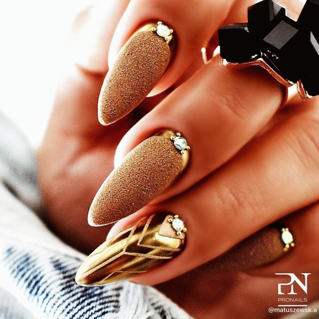 20+ Gold Nail Designs Oh-So Perfect For The Holidays