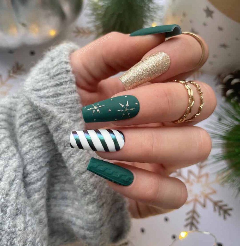 50+ Stunning Green Christmas Nails You Want To Try