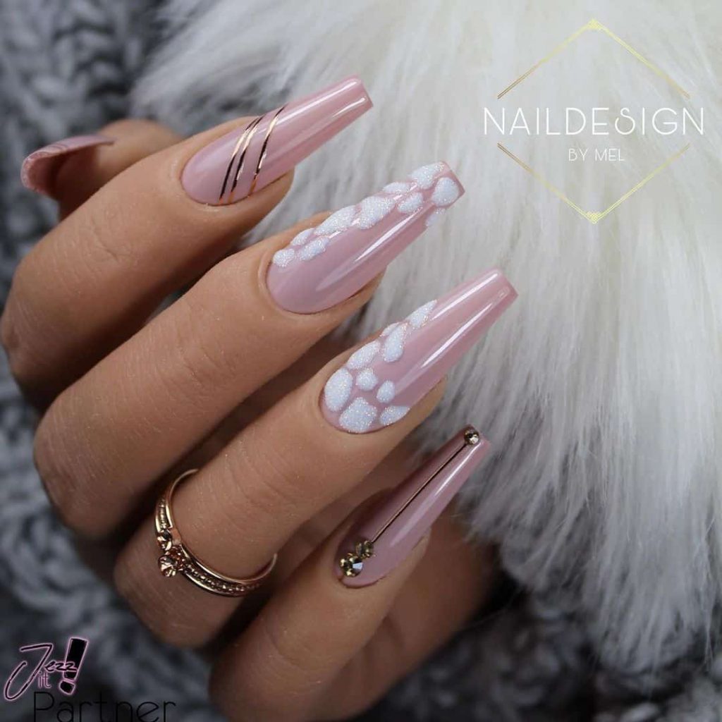 Chic Nude Coffin Nails That Are Holiday & Date-Perfect!