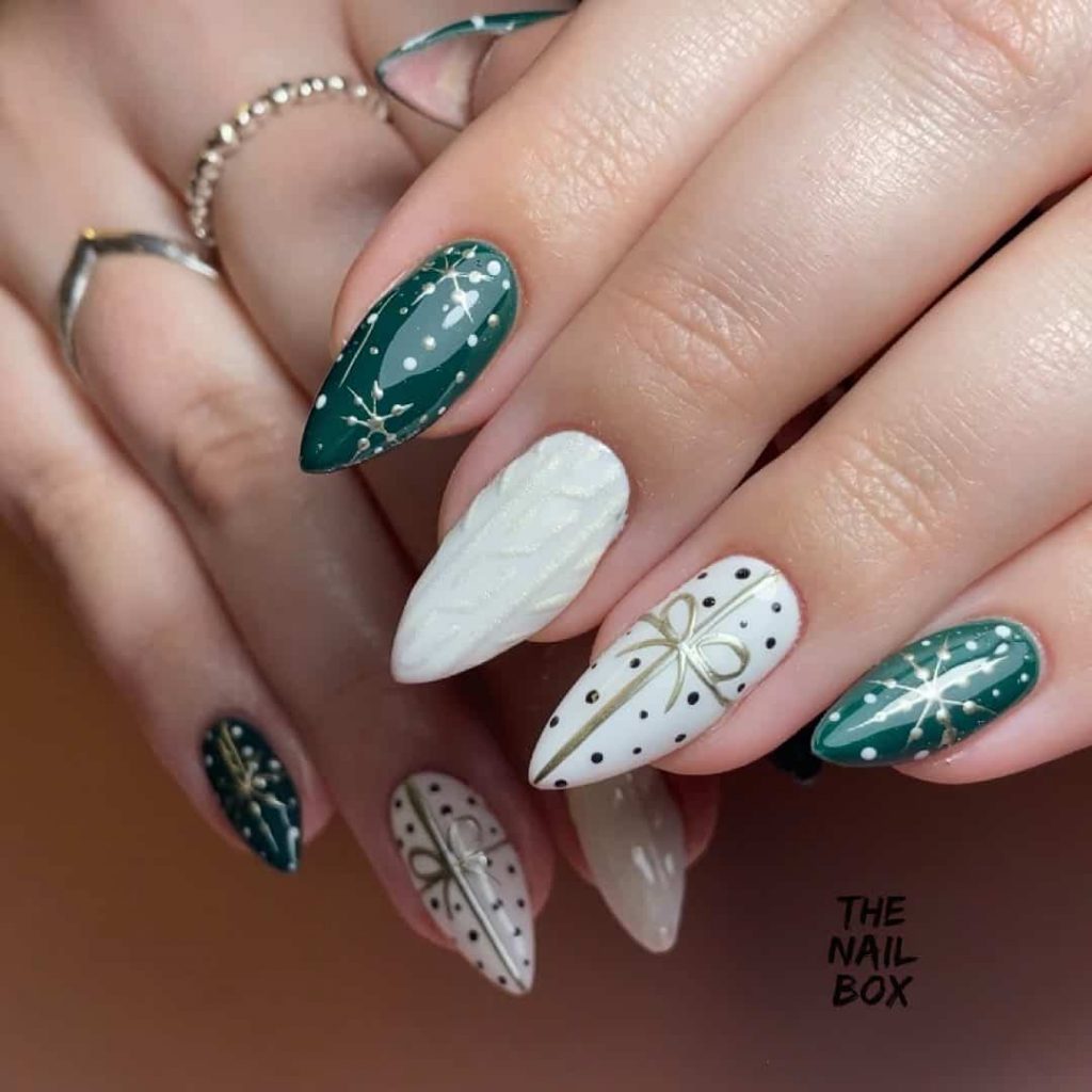 50+ Stunning Green Christmas Nails You Want To Try