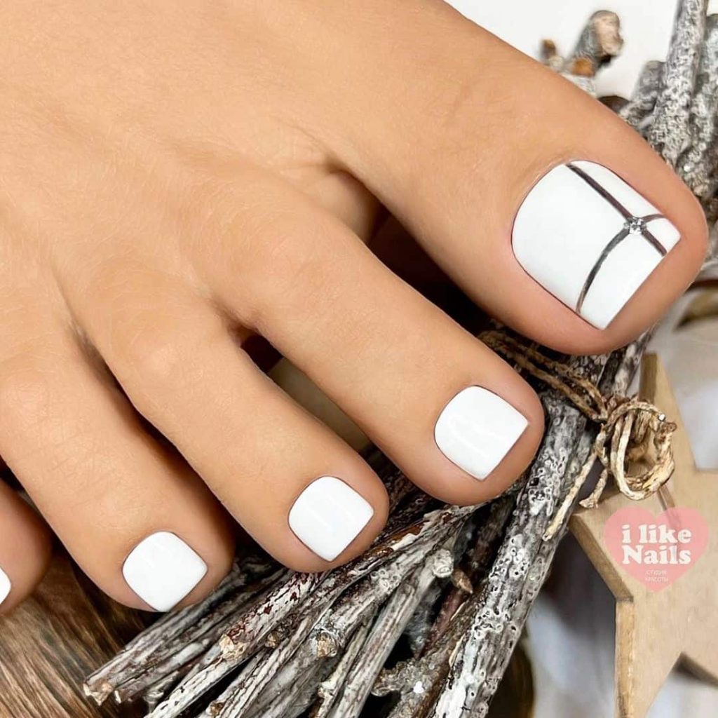 30+ Pretty Toe Nail Designs For Valentine's Day & Other Dates