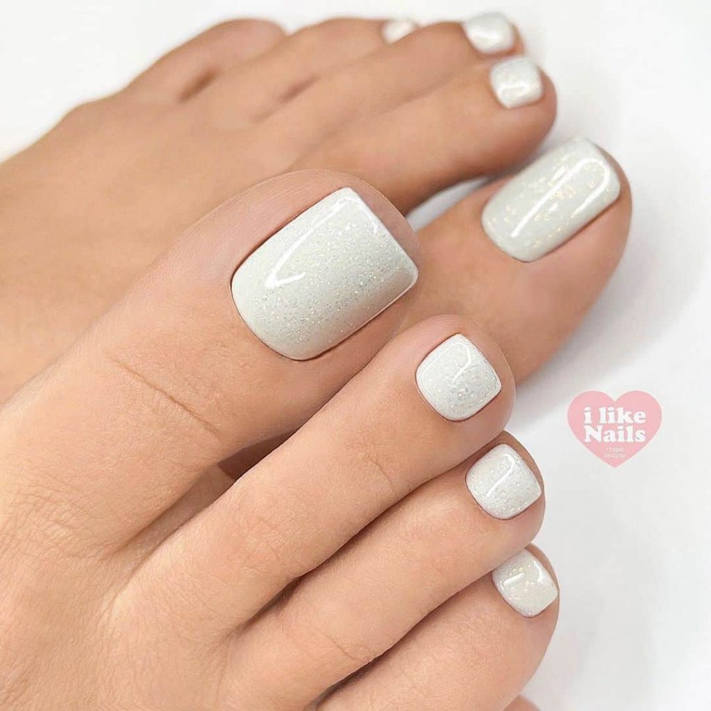 30+ Pretty Toe Nail Designs For Valentine's Day & Other Dates