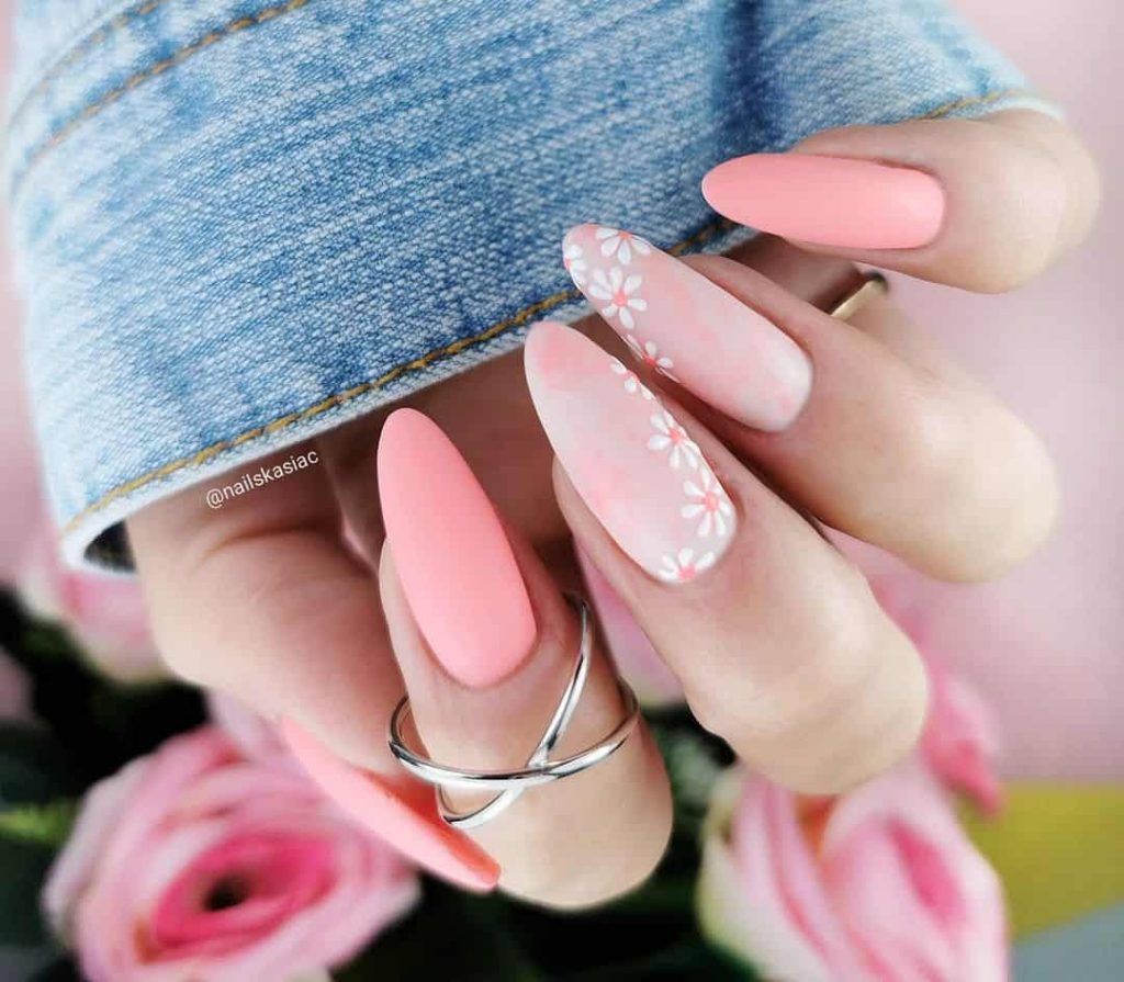 Cheerful Peach & Coral Nails To Brighten Your Spring & Summer Manicure