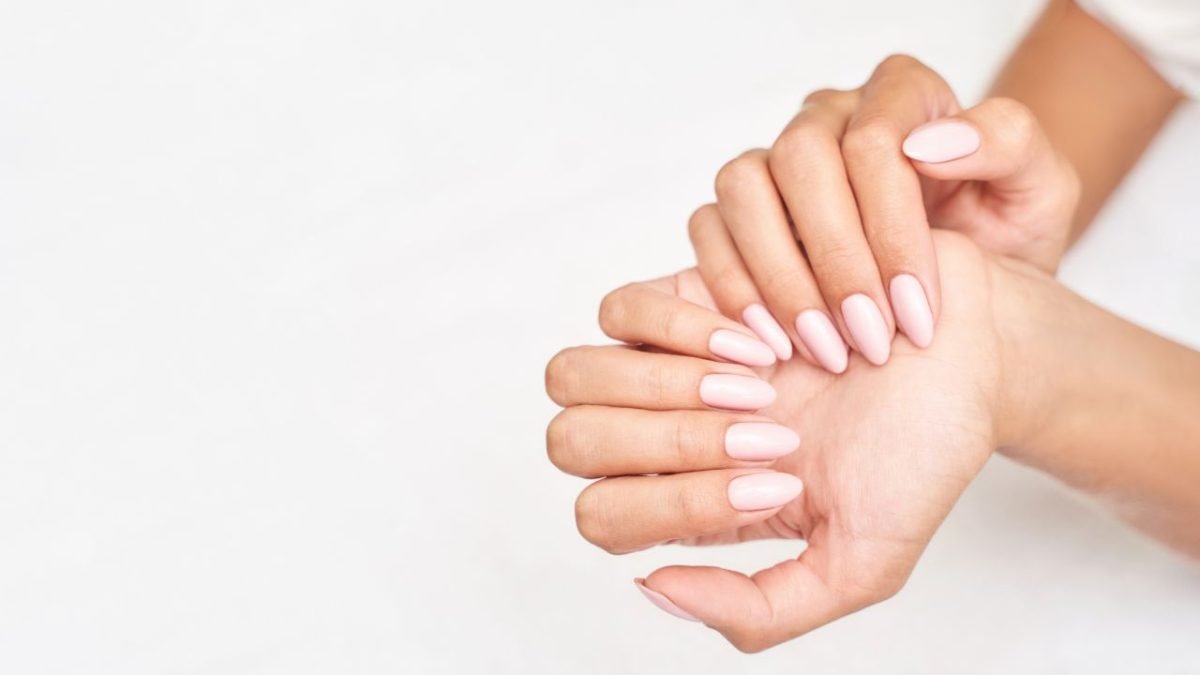How to Manage a Broken Nail Under Acrylic: Tips for Dealing with ...